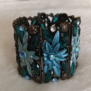 Flexible metal floral cuff